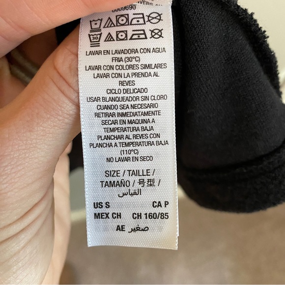 Juicy Couture Pitch Black Velour Off Shoulder Top, Women’s Size Small. - Picture 12 of 12